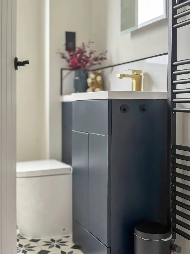 7ce6dc79 6e24 490b a8e2 877be5371c81